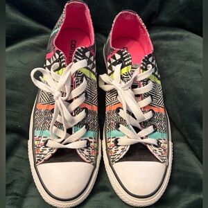 Converse Low Top Neon Accent Geometric Pattern Sneakers. Unisex